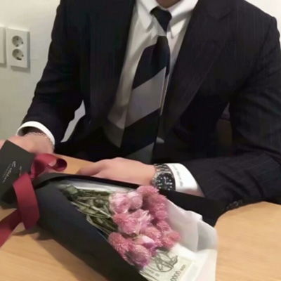 專(zhuān)業(yè)房產(chǎn)經(jīng)紀(jì)人微信頭像指南 如何打造值得信賴(lài)的形象